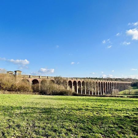 Quirky Vintage Horsebox Conversion With Stunning Views Of Ardingly Reservoir 발콤 외부 사진