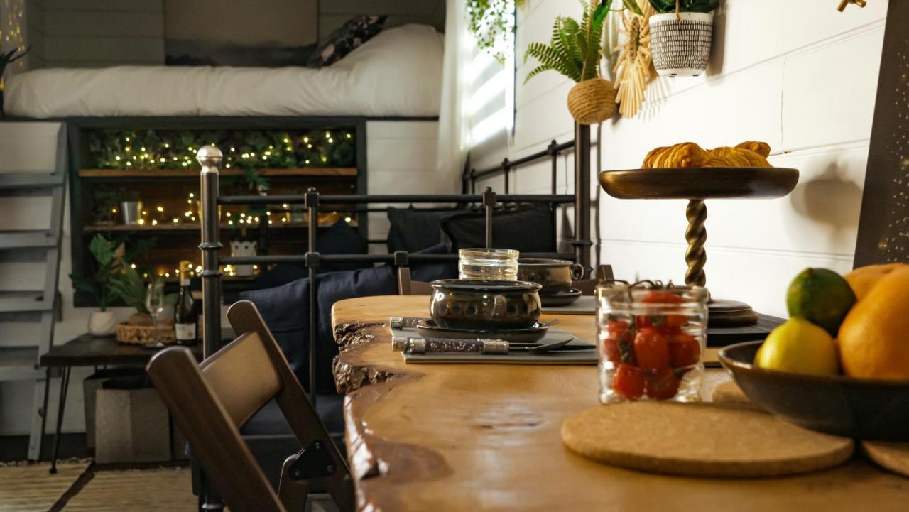 Quirky Vintage Horsebox Conversion With Stunning Views Of Ardingly Reservoir 발콤 외부 사진