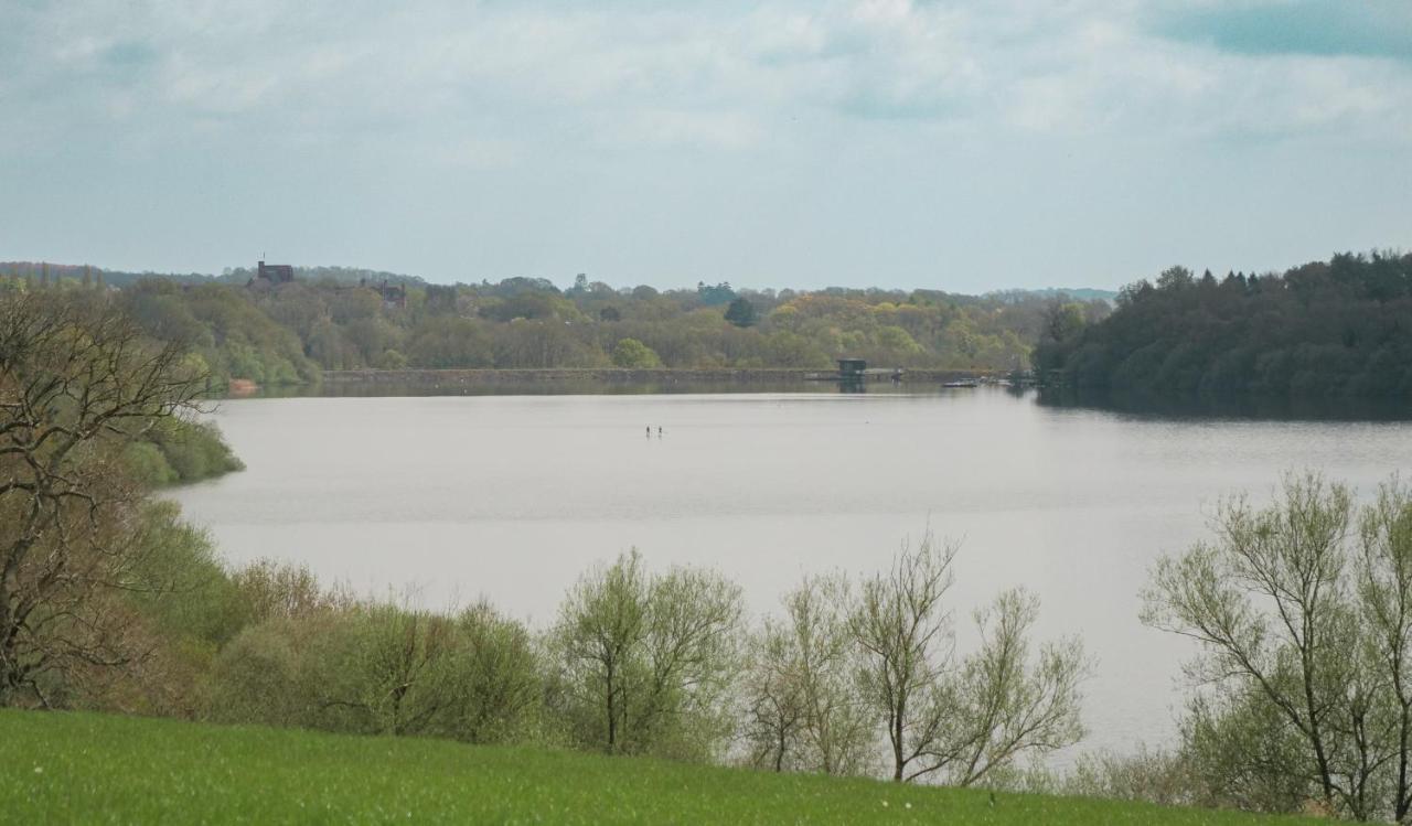 Quirky Vintage Horsebox Conversion With Stunning Views Of Ardingly Reservoir 발콤 외부 사진