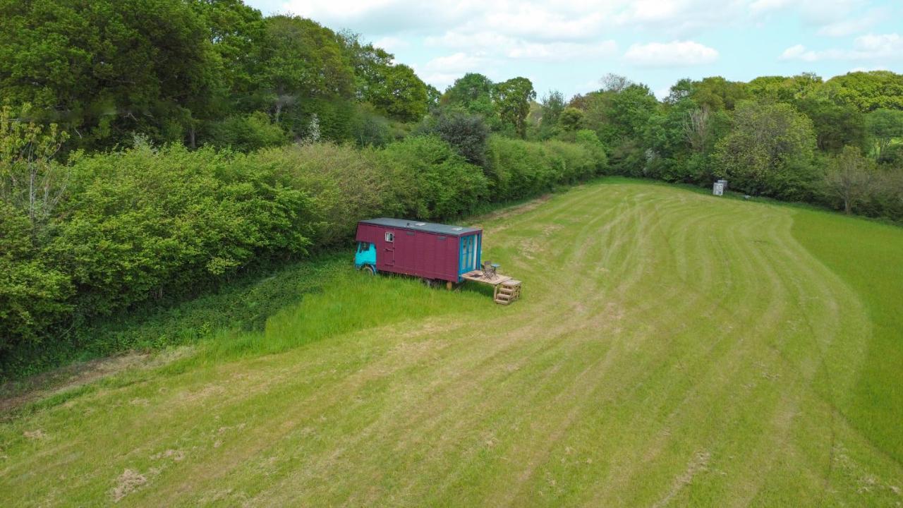 Quirky Vintage Horsebox Conversion With Stunning Views Of Ardingly Reservoir 발콤 외부 사진
