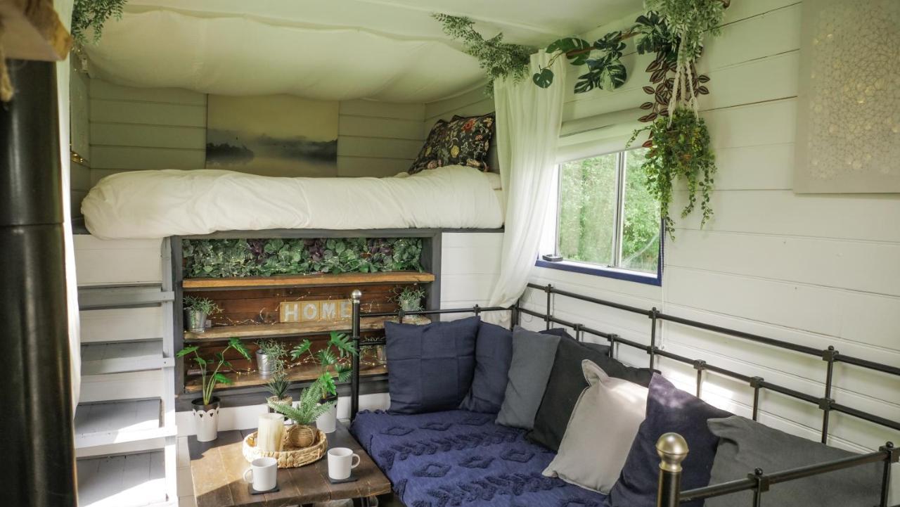 Quirky Vintage Horsebox Conversion With Stunning Views Of Ardingly Reservoir 발콤 외부 사진