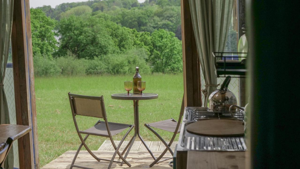 Quirky Vintage Horsebox Conversion With Stunning Views Of Ardingly Reservoir 발콤 외부 사진