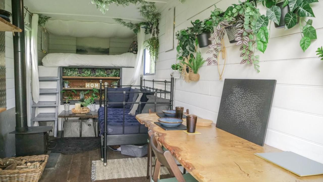 Quirky Vintage Horsebox Conversion With Stunning Views Of Ardingly Reservoir 발콤 외부 사진