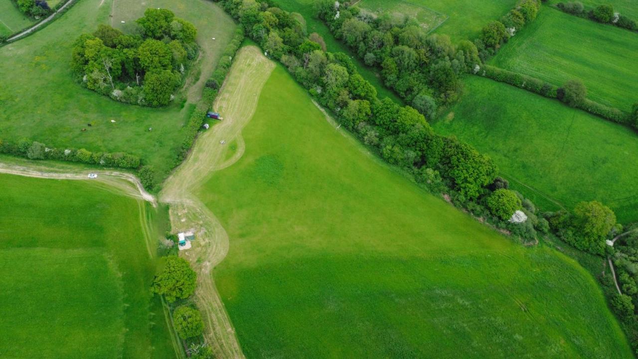 Quirky Vintage Horsebox Conversion With Stunning Views Of Ardingly Reservoir 발콤 외부 사진