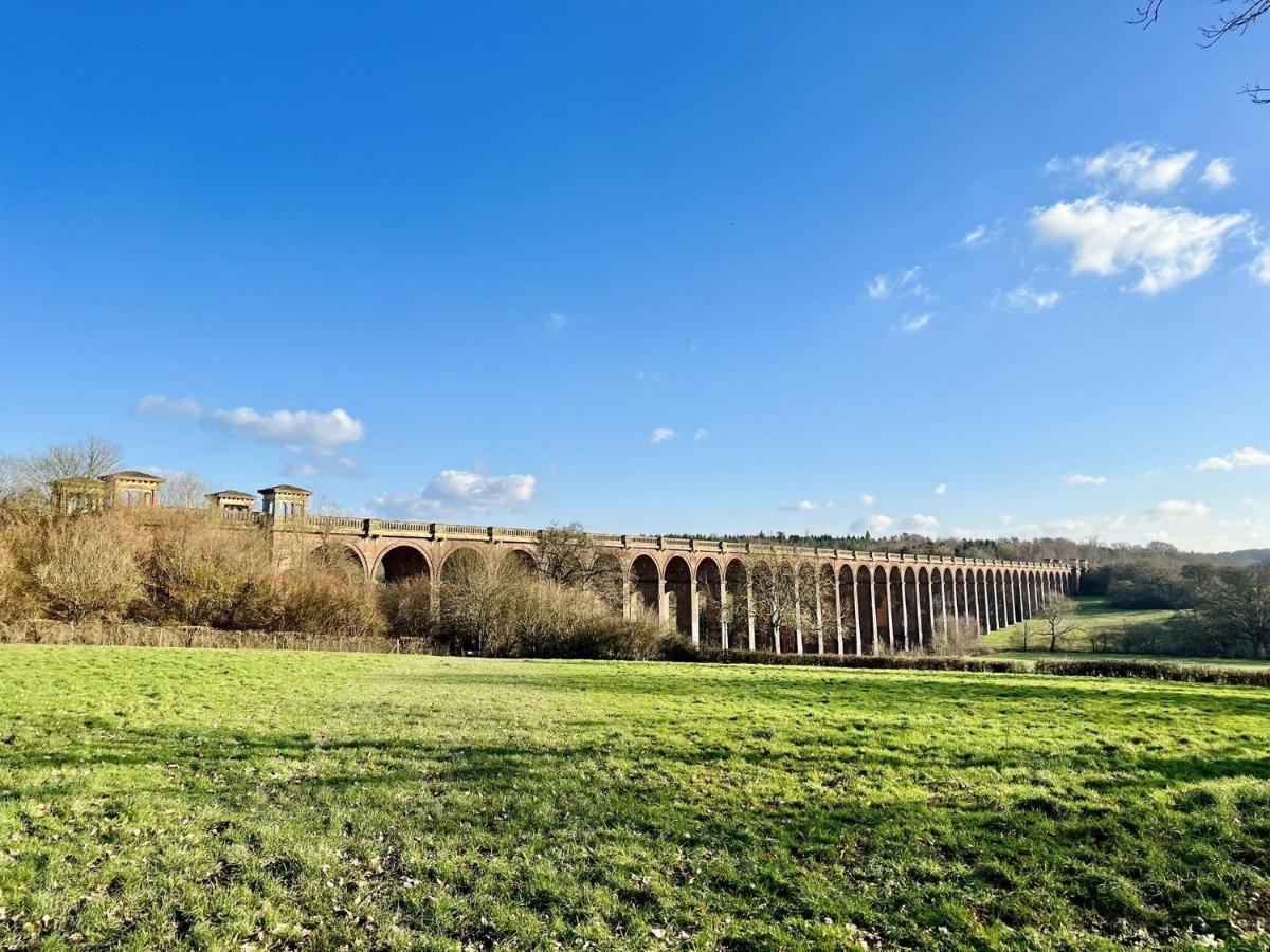 Quirky Vintage Horsebox Conversion With Stunning Views Of Ardingly Reservoir 발콤 외부 사진